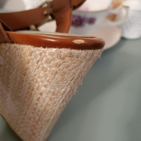 Unisa Woman's platform wedge sandal with straps size 8M - Picture 8 of 8